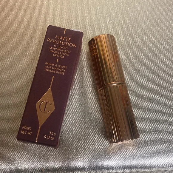 Charlotte Tilbury The Queen Matte Revolution Long Lasting Lipstick in box - Picture 5 of 11